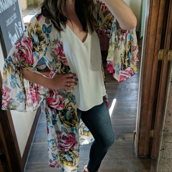 Band of Gypsies Tops - FIRM🇺🇸NWT Band of Gypsies Floral Kimono Duster